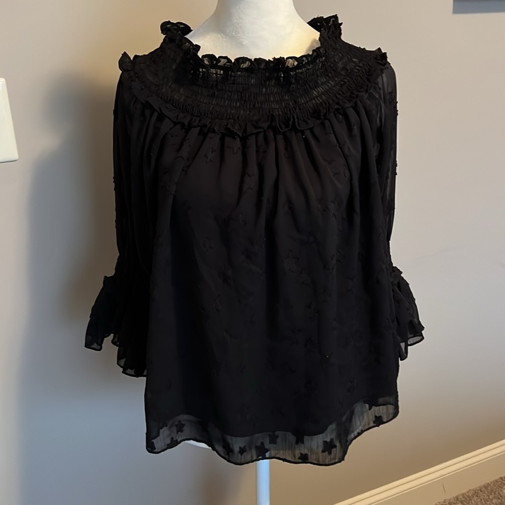 🖤Cute Fourteenth & 9th - 3/4 sleeve w/ ruffle top-Like New only worn once
